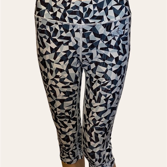 The North Face Geometric Patterned Cropped Leggings - Picture 2 of 5